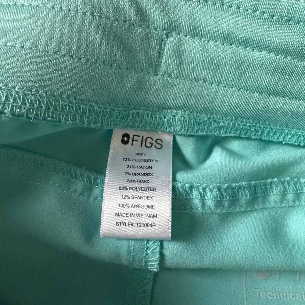 Scrub Set - Picture 4 of 6